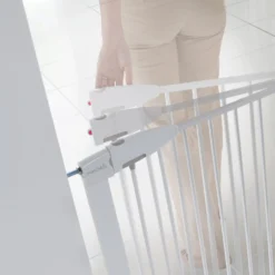 Barrière De Sécurité Easy Loc Blanche De Munchkin -CYBEX || Beaba || Stokke Soldes Boutique 01174239 3 scaled