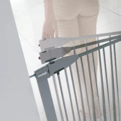 Barrière De Sécurité Easy Loc Grise De Munchkin -CYBEX || Beaba || Stokke Soldes Boutique 01174240 3 scaled